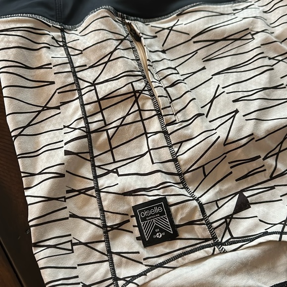 Oiselle High Rise Roga - Size 8, color is cream and Black - Picture 4 of 7